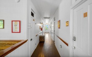 Interior - Bowery Inn | Gorrie's Getaway (Franklin County)