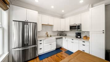 Fridge, microwave, dishwasher, coffee/tea maker