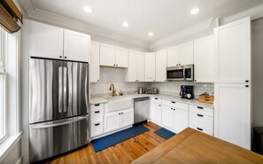 Fridge, microwave, dishwasher, coffee/tea maker - Taranto House | Pelican (Franklin County)