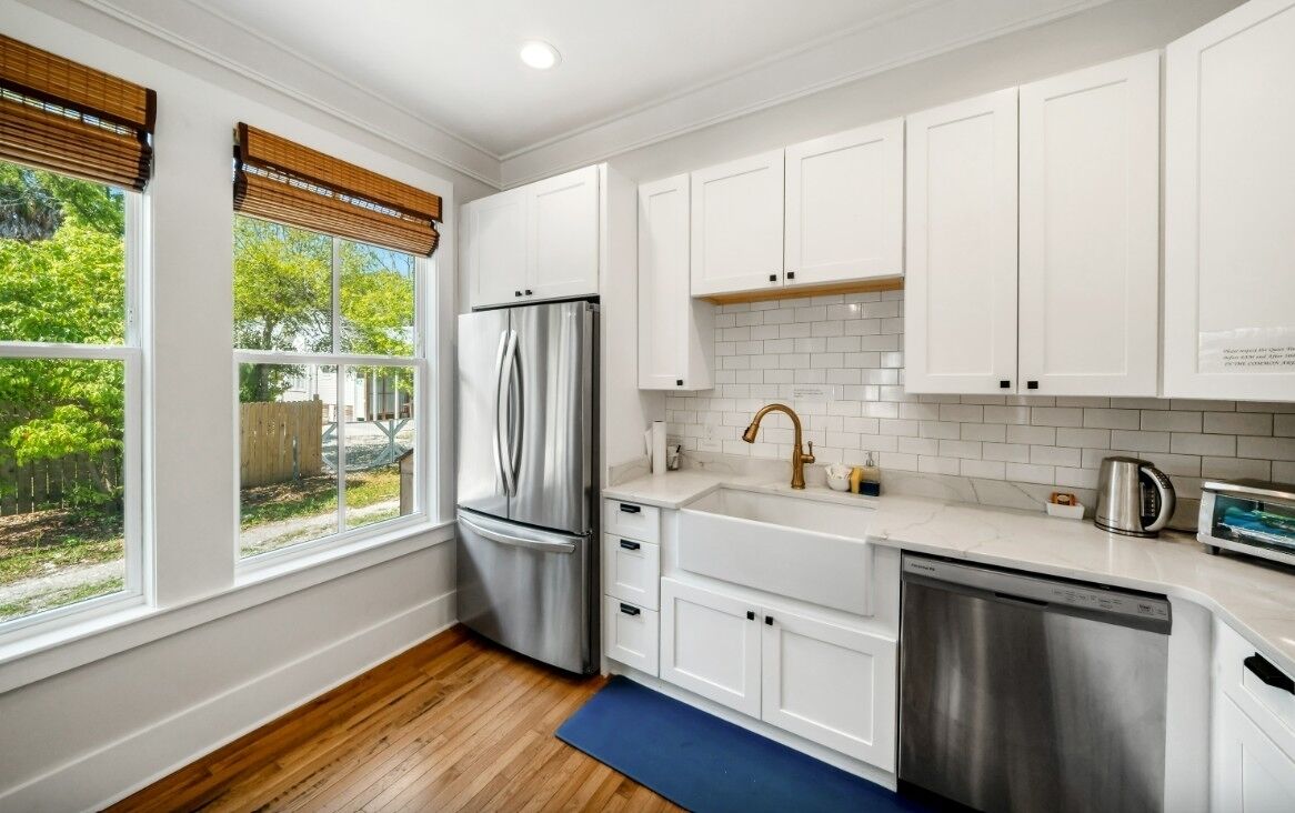 Fridge, microwave, dishwasher, coffee/tea maker