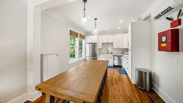 Fridge, microwave, dishwasher, coffee/tea maker