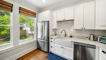 Fridge, microwave, dishwasher, coffee/tea maker