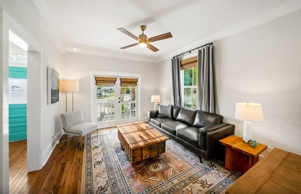 TV - Taranto House | Scallop (Franklin County)