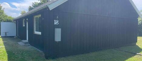 المنشأة من الخارج