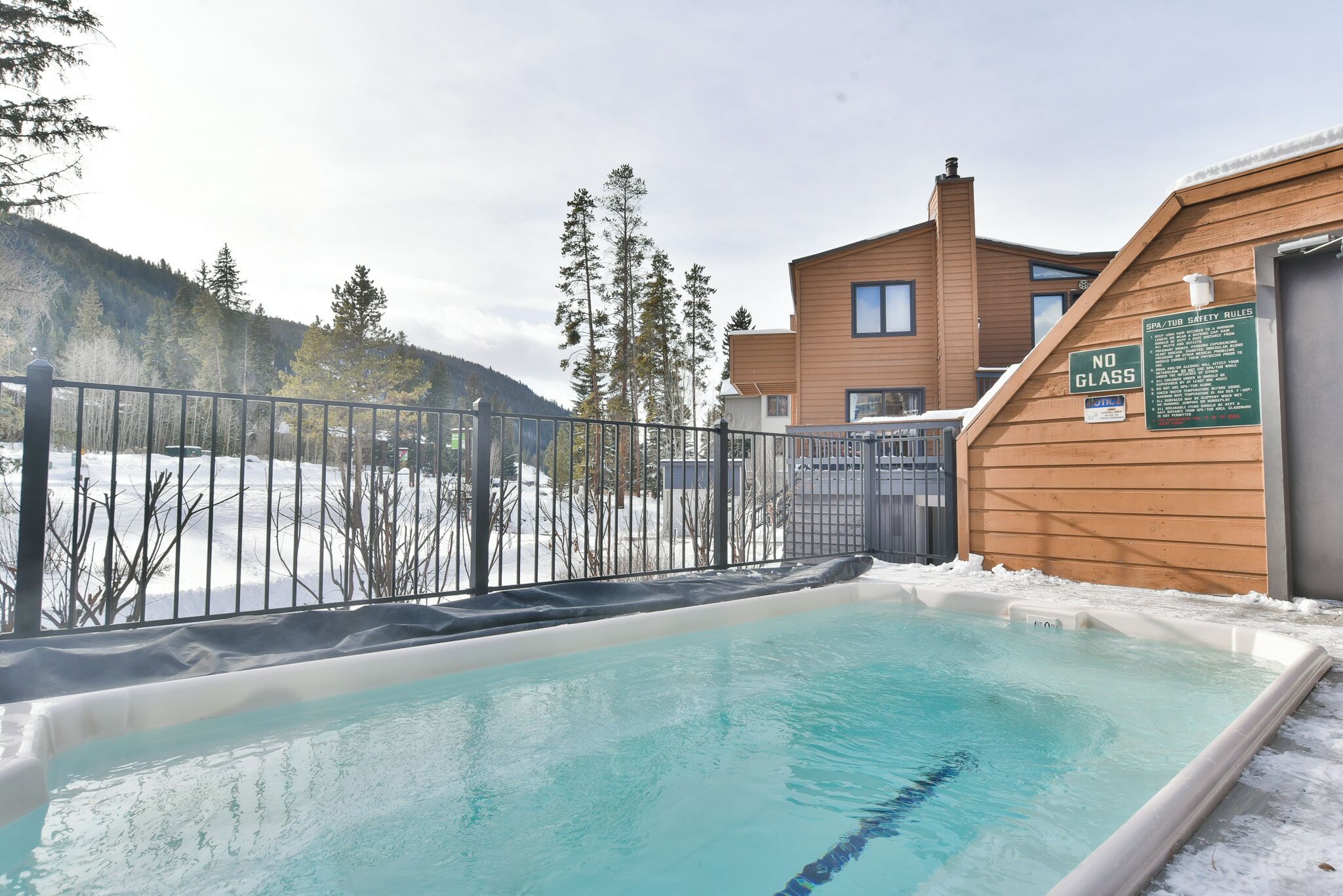 Piscina interna, piscina aquecida