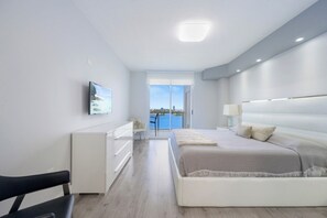 2 chambres, fer et planche à repasser, lit de bébé portatif