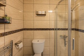 タオル、石鹸、トイレットペーパー