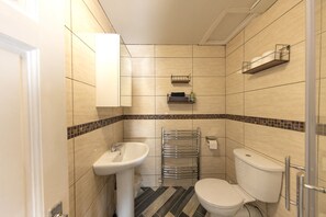 Toallas, jabón, papel higiénico