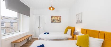 2 bedrooms, internet, bed sheets