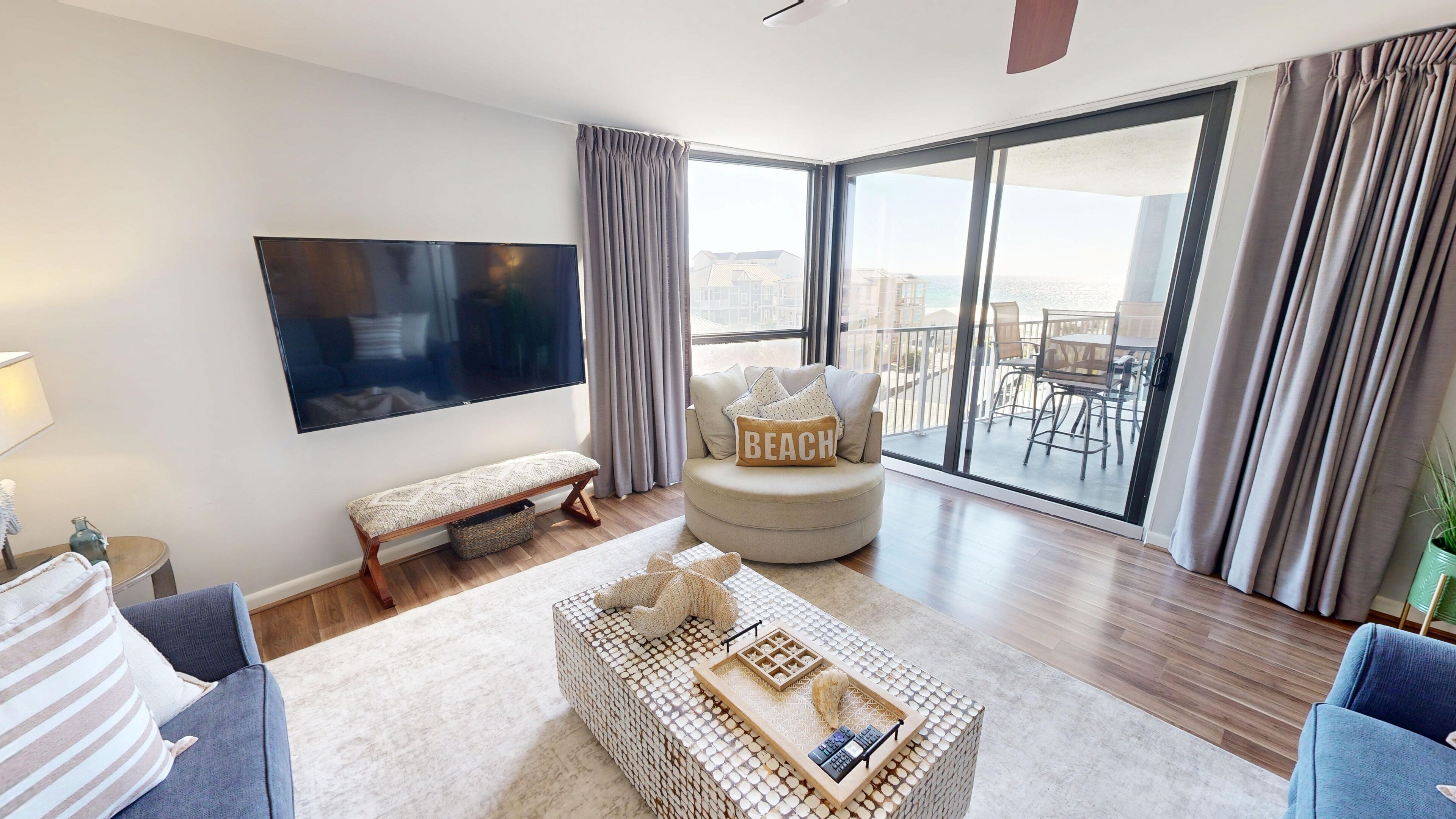 Condo, 2 Bedrooms | Living area