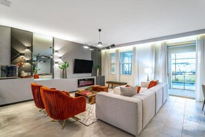 Televisión y oficina 