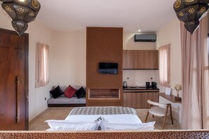 9 عدّة غرف نوم ومكواة/لوح كي وواي فاي وملاءات أسرّة