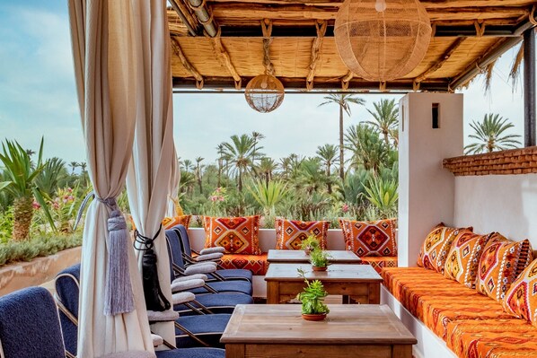 المنطقة المحيطة بالمنشأة