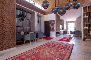 المنشأة من الداخل