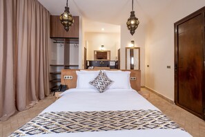 9 bedrooms, iron/ironing board, WiFi, bed sheets - Majestic Luxury Manoir 34 rooms 68 people (Marrakech)