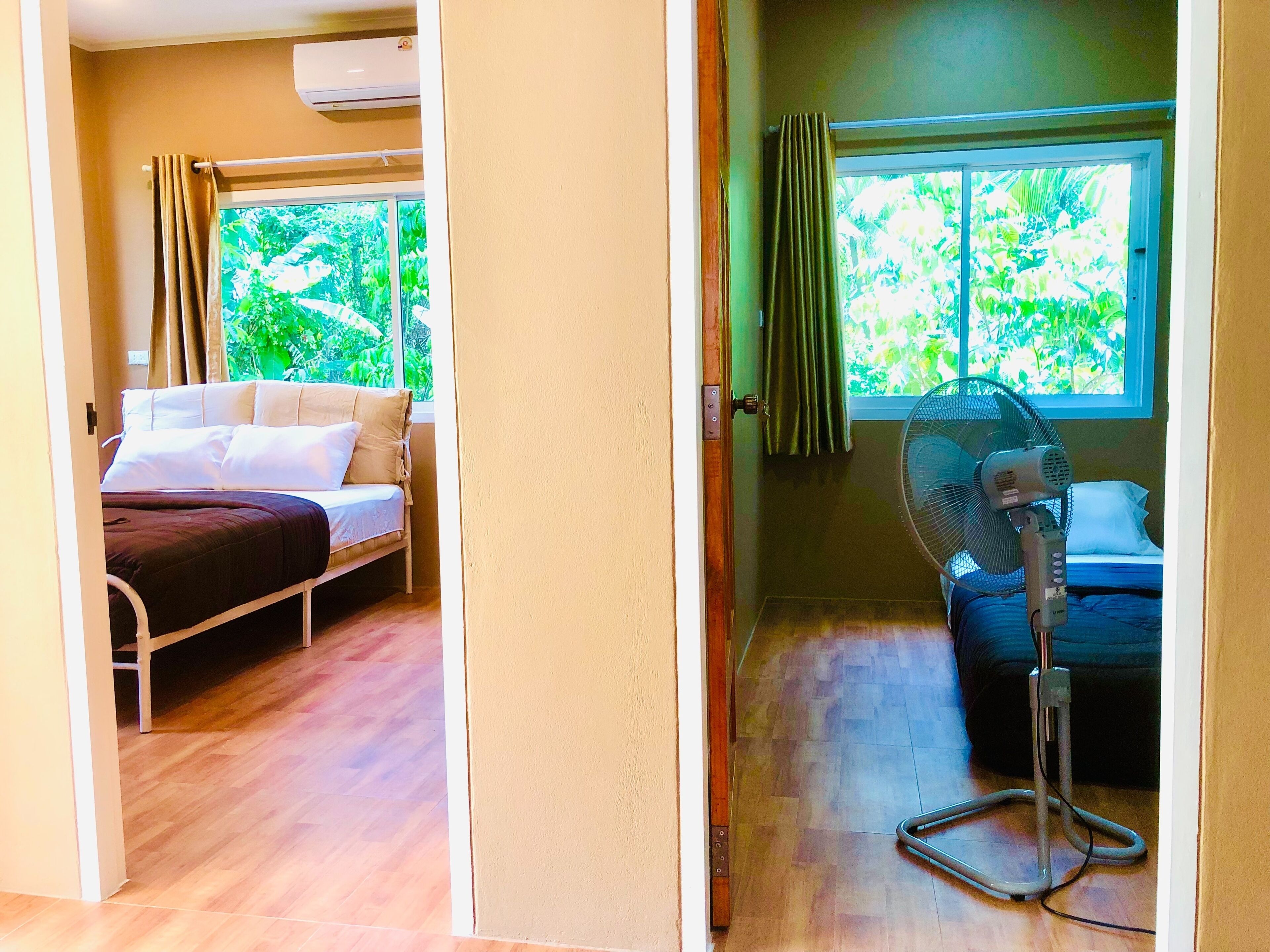 Copriletto in piuma, tende oscuranti