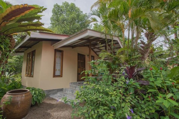 Comfort Bungalow, Garden View