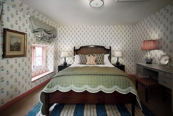 2 bedrooms, in-room safe, iron/ironing board, WiFi