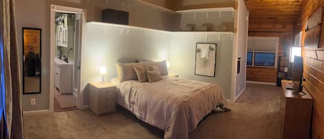 Tabla de planchar con plancha, wifi y ropa de cama