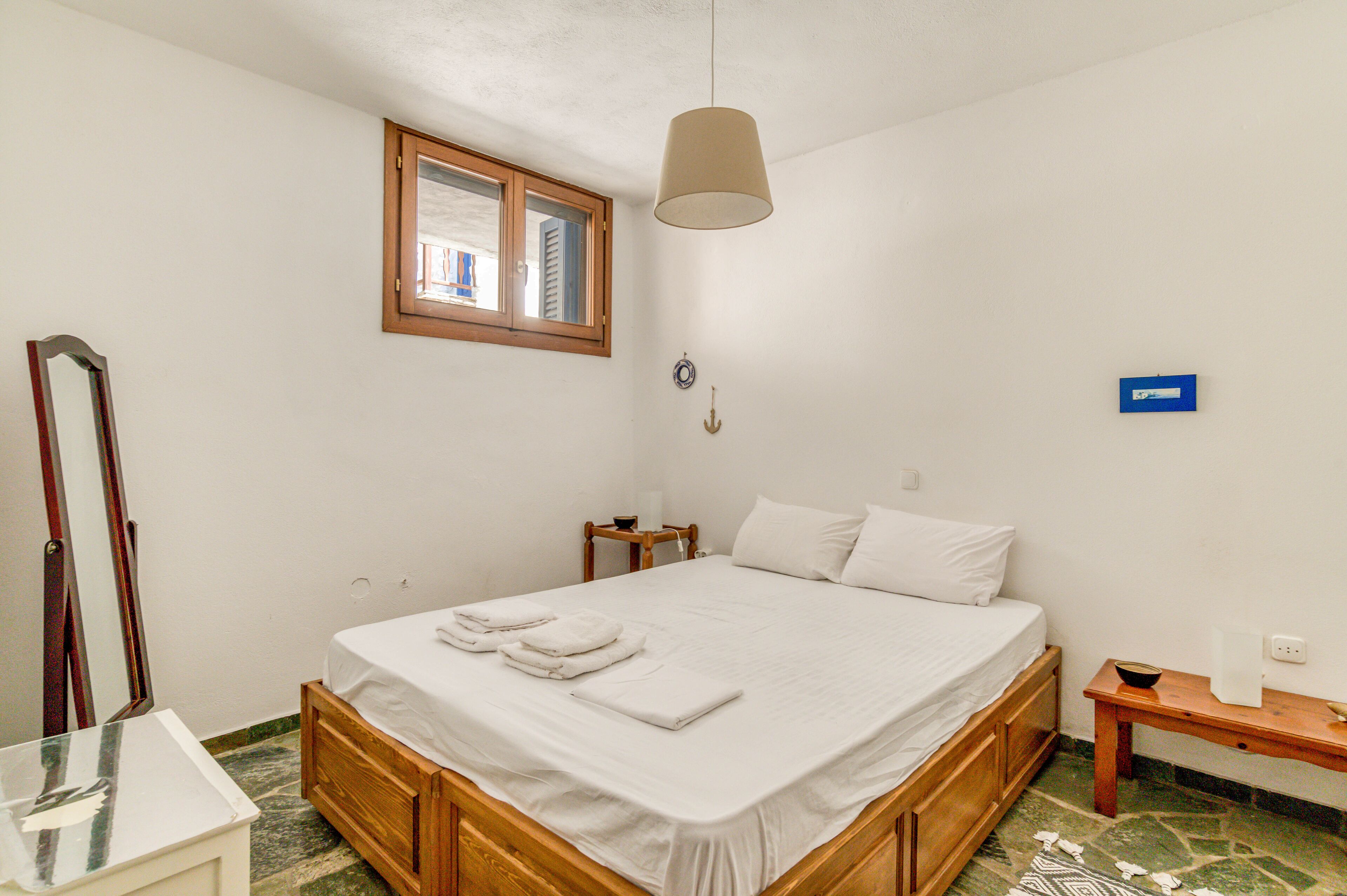 2 habitaciones, tabla de planchar con plancha, internet y ropa de cama 