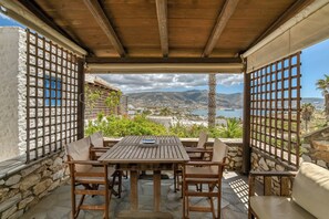 تناول الطعام بالخارج