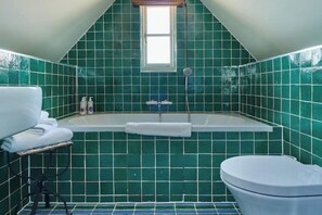 مجففات شعر، مناشف، صابون، شامبو