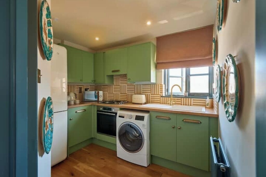 Fridge, microwave, stovetop, cookware/dishes/utensils