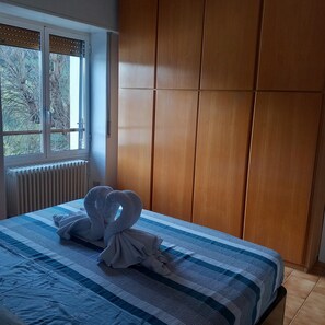 2 bedrooms, bed sheets