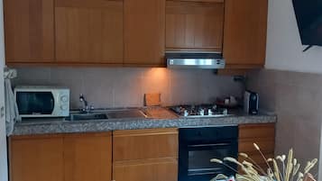 Mikrowelle, Ofen, Herdplatte, Geschirrspüler