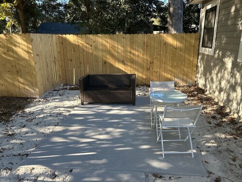 Cozy Couples Retreat | 10 Min to Beach & Downtown