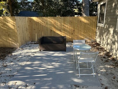 Cozy Couples Retreat | 10 Min to Beach & Downtown