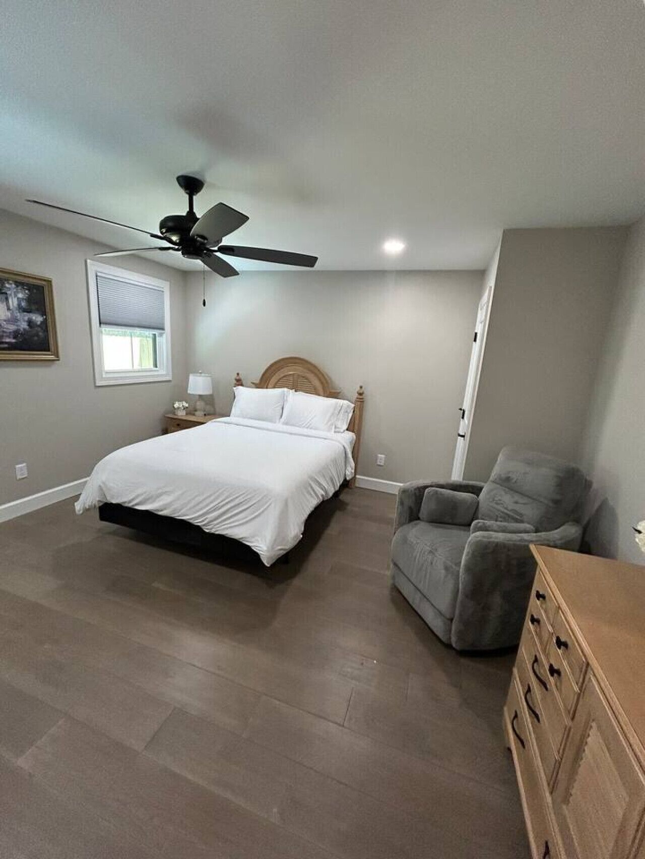 1 bedroom, desk, WiFi, bed sheets