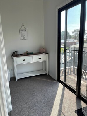 บ้านพัก, 4 ห้องนอน, สูบบุหรี่ได้, ระเบียง | ระเบียง