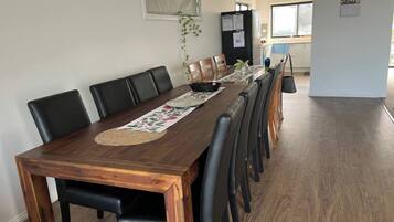 ํ์ฐ์ค, ์นจ์ค 4๊ฐ, ํก์ฐ, ๋ฐ์ฝ๋ | ๋ค์ด๋