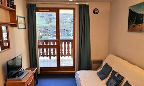 Living area - Apartment for 2 to 4 People in the Heart of the Village, Close to the Slopes (Beaufort)