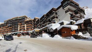 Unclassified image, 2 of 3, button - Charming Studio FOR 4 People IN THE Lively District OF THE Resort (Les Belleville)