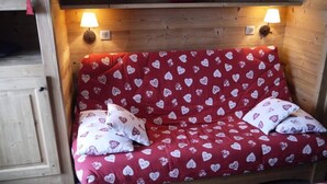 Room - Apartment in Meribel With Ski Slope Views (Les Allues)