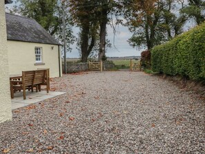 المنطقة المحيطة بالمنشأة