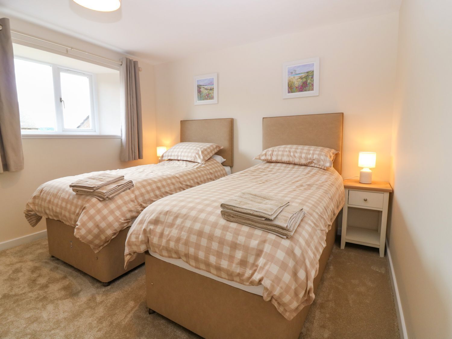 2 bedrooms, individually decorated, individually furnished, free WiFi