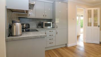 Dishwasher, cookware/dishes/utensils