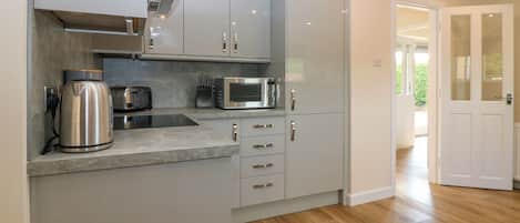 Dishwasher, cookware/dishes/utensils