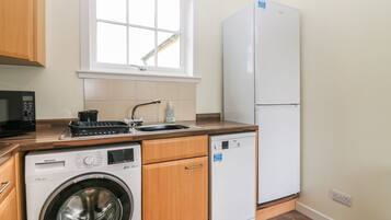 Dishwasher, cookware/dishes/utensils