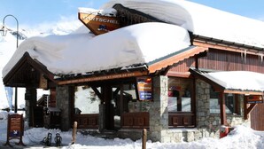 Unclassified image, 2 of 3, button - VAL Thorens Charming 2 Rooms Cabin 4 People Ski-in/skis-out (Les Belleville)