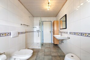 Shower - Apartment 'Fewo 8 Pellworm' with Private Terrace, Private Garden and Wi-Fi (Dagebüll)