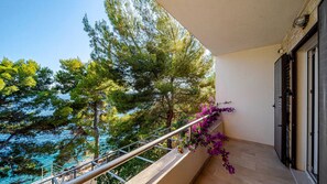 Property grounds - Waterfront Villa Dora by Villas Guide (Smokvica)