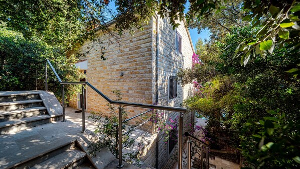 Property grounds - Waterfront Villa Dora by Villas Guide (Smokvica)