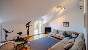 TV - Waterfront Villa Dora by Villas Guide (Smokvica)
