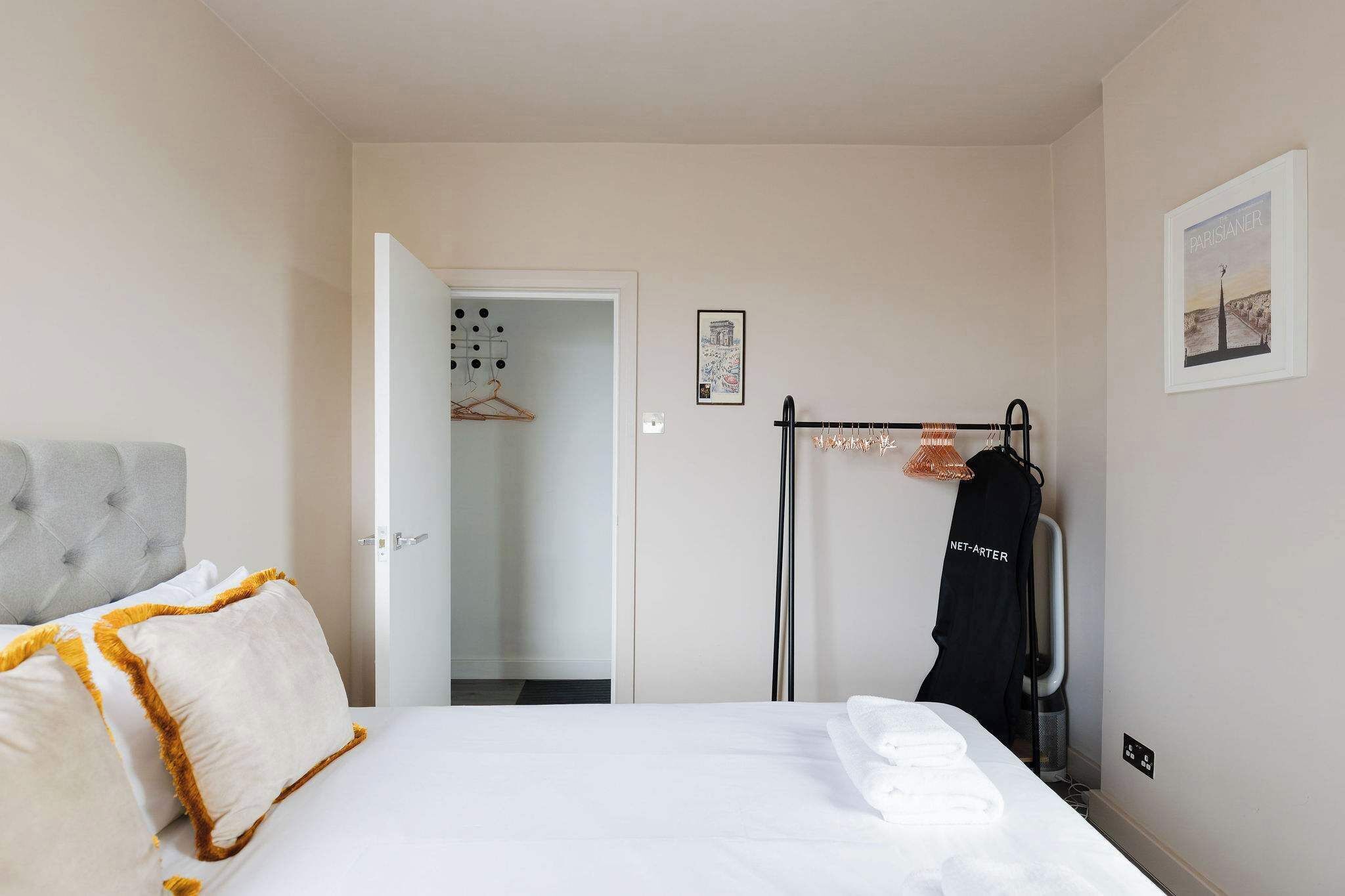 1 bedroom, internet, bed sheets