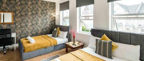 2 chambres, fer et planche à repasser, accès Internet, draps fournis