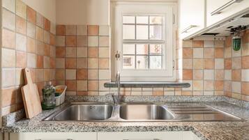 Oven, stovetop, dishwasher, coffee/tea maker